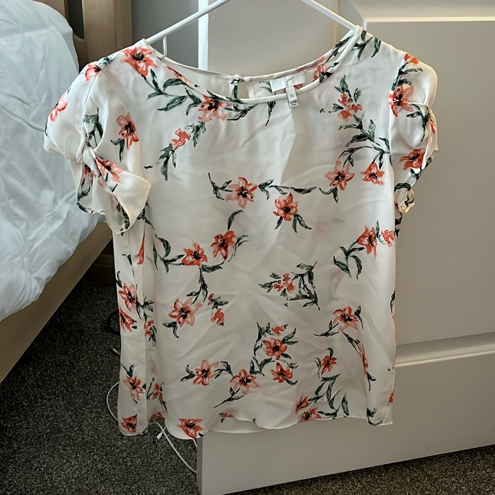 JOIE. XS White and red flower silk short sleeve blouse